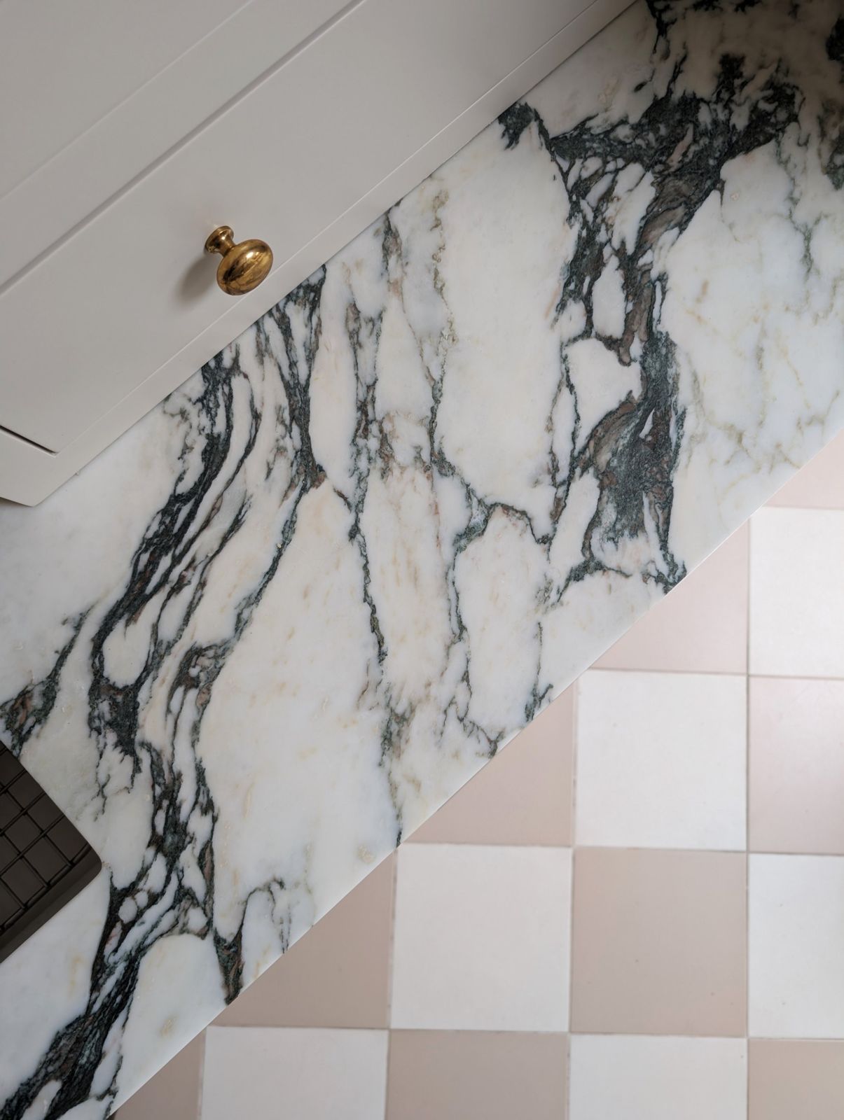 Calacatta viola marble counter detail