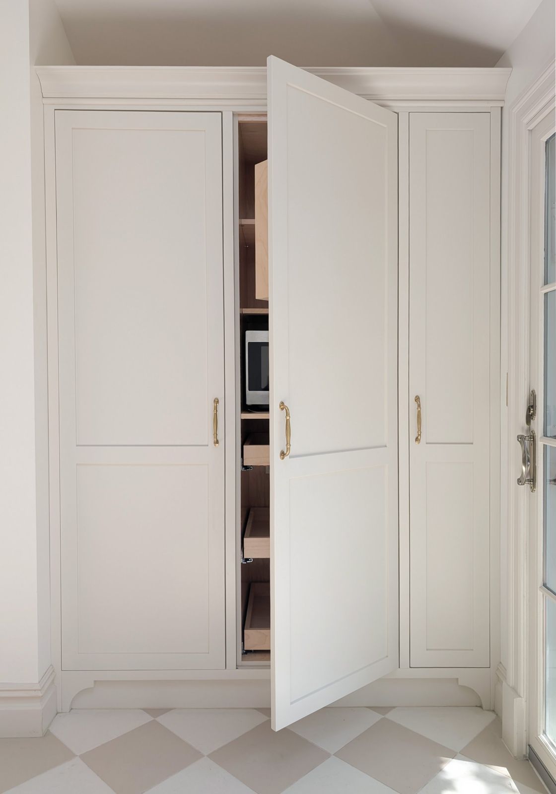 Pantry cabinet with pull-out storage